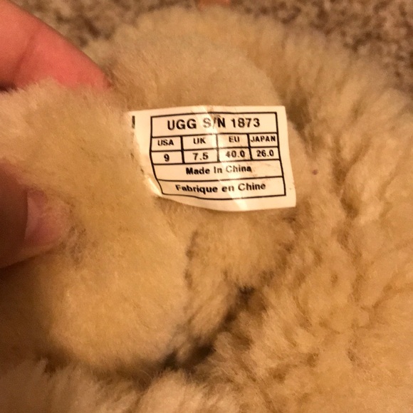 Ugg button boots - Picture 3 of 4